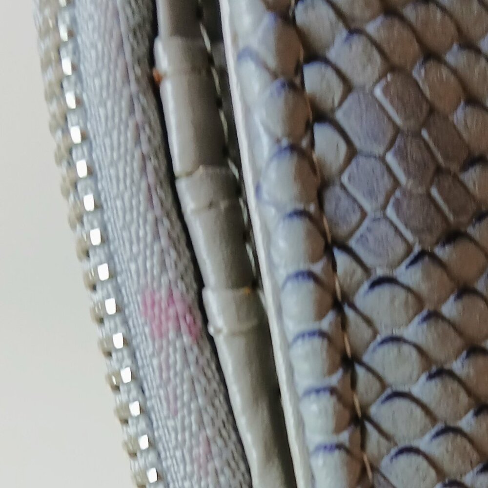 GUC Adrienne Vittadini Faux Leather Animal Scale Textured Full Zip Wallet - Picture 7 of 7